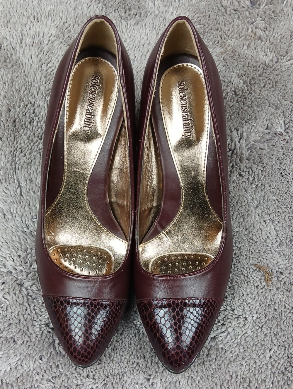 Sole Senseability Maroon Faux Snakeskin Cap Toe Pumps Heels Size 7.5M
